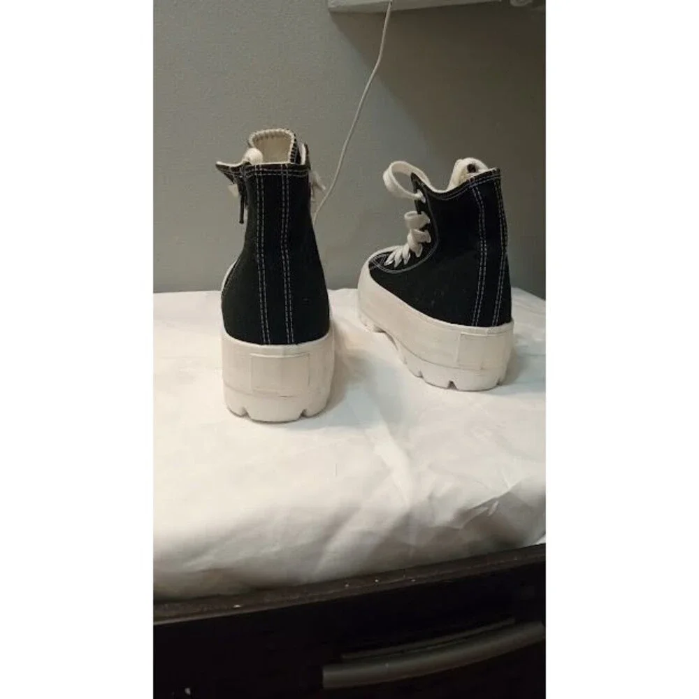 Vespa Z Women’s Shoes – Black/White – Slip‑On Style – Size 7.5